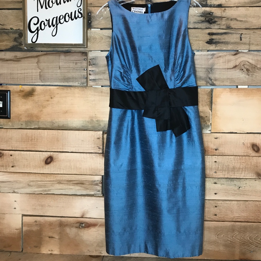 Kay Unger knee-length formal sheath dress with bow